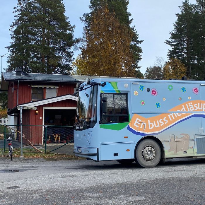 Bokbussen stannar vid föskolan | Liten förskola Östersund, Föräldrakooperativet Solen i Odensala, Östersund